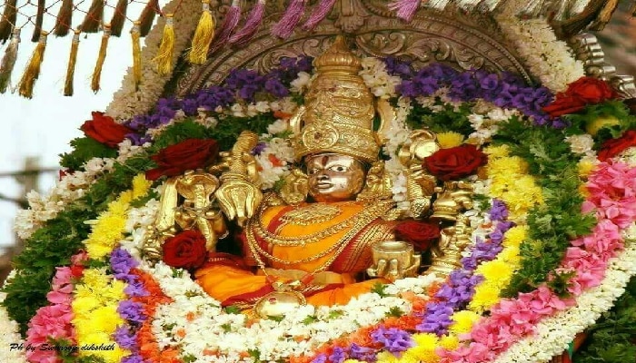 ಇಂದು ಚಾಮುಂಡಿ ಬೆಟ್ಟದಲ್ಲಿ ನಾಡದೇವತೆ ವರ್ಧಂತಿ ಮಹೋತ್ಸವ; ಹರಿದು ಬಂದ ಜನಸಾಗರ ಇಂದು ಚಾಮುಂಡಿ ಬೆಟ್ಟದಲ್ಲಿ ನಾಡದೇವತೆ ವರ್ಧಂತಿ ಮಹೋತ್ಸವ; ಹರಿದು ಬಂದ ಜನಸಾಗರ
