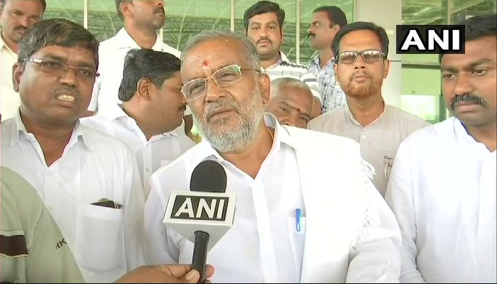 ರಾಜಕಾರಣಿಗಳಿಂದ ದೇಶದ ಉದ್ಧಾರ ಸಾಧ್ಯವಿಲ್ಲ : ಉನ್ನತ ಶಿಕ್ಷಣ ಸಚಿವ ಜಿಟಿ ದೇವೇಗೌಡ ರಾಜಕಾರಣಿಗಳಿಂದ ದೇಶದ ಉದ್ಧಾರ ಸಾಧ್ಯವಿಲ್ಲ : ಉನ್ನತ ಶಿಕ್ಷಣ ಸಚಿವ ಜಿಟಿ ದೇವೇಗೌಡ