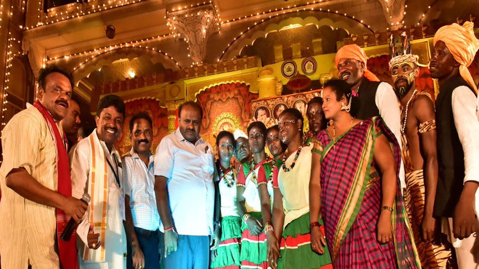 ಜಾನಪದ ಕಲೆ ಕಂಡ ಮುಖ್ಯಮಂತ್ರಿಗಳ ಕಣ್ಣಲ್ಲಿ ಆನಂದಭಾಷ್ಪ ಜಾನಪದ ಕಲೆ ಕಂಡ ಮುಖ್ಯಮಂತ್ರಿಗಳ ಕಣ್ಣಲ್ಲಿ ಆನಂದಭಾಷ್ಪ