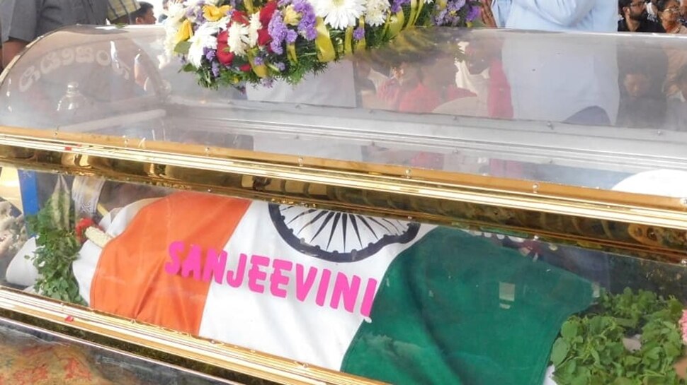 ಸಂಜೆ 4 ಗಂಟೆಗೆ ಮಂಡ್ಯಕ್ಕೆ ಅಂಬರೀಶ್ ಪಾರ್ಥಿವ ಶರೀರ ರವಾನೆ ಸಂಜೆ 4 ಗಂಟೆಗೆ ಮಂಡ್ಯಕ್ಕೆ ಅಂಬರೀಶ್ ಪಾರ್ಥಿವ ಶರೀರ ರವಾನೆ