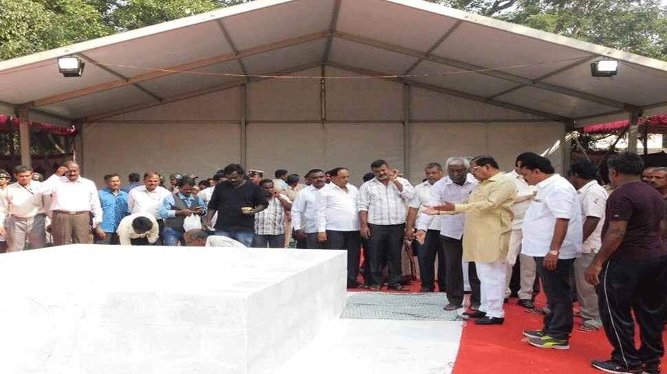 ಕಂಠೀರವ ಸ್ಟುಡಿಯೋಗೆ ಭೇಟಿ ನೀಡಿ ಸ್ಥಳ ಪರಿಶೀಲಿಸಿದ ಡಾ.ಜಿ. ಪರಮೇಶ್ವರ್ ಕಂಠೀರವ ಸ್ಟುಡಿಯೋಗೆ ಭೇಟಿ ನೀಡಿ ಸ್ಥಳ ಪರಿಶೀಲಿಸಿದ ಡಾ.ಜಿ. ಪರಮೇಶ್ವರ್