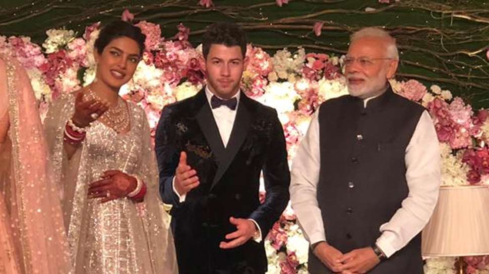 PHOTO: ಪ್ರಿಯಾಂಕಾ ಚೋಪ್ರಾ-ನಿಕ್ ಜೊನಸ್ ರಿಸೆಪ್ಷನ್'ನಲ್ಲಿ ಪ್ರಧಾನಿ ಮೋದಿ PHOTO: ಪ್ರಿಯಾಂಕಾ ಚೋಪ್ರಾ-ನಿಕ್ ಜೊನಸ್ ರಿಸೆಪ್ಷನ್'ನಲ್ಲಿ ಪ್ರಧಾನಿ ಮೋದಿ