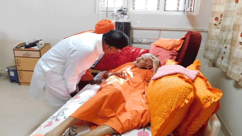 ಸಿದ್ಧಗಂಗಾ ಶ್ರೀಗಳು ಆರೋಗ್ಯವಾಗಿದ್ದಾರೆ: ಡಾ. ಜಿ. ಪರಮೇಶ್ವರ್ ಸಿದ್ಧಗಂಗಾ ಶ್ರೀಗಳು ಆರೋಗ್ಯವಾಗಿದ್ದಾರೆ: ಡಾ. ಜಿ. ಪರಮೇಶ್ವರ್