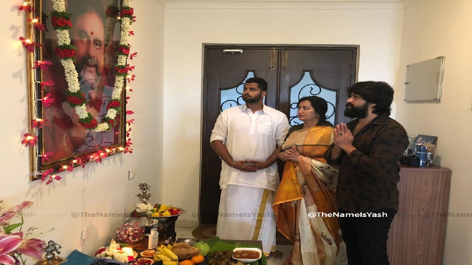 ರೆಬಲ್ ಸ್ಟಾರ್ ಅಂಬರೀಶ್ ನೆನೆದು 'ಮಿಸ್ ಯು ಅಣ್ಣಾ' ಎಂದ ಯಶ್! ರೆಬಲ್ ಸ್ಟಾರ್ ಅಂಬರೀಶ್ ನೆನೆದು 'ಮಿಸ್ ಯು ಅಣ್ಣಾ' ಎಂದ ಯಶ್!