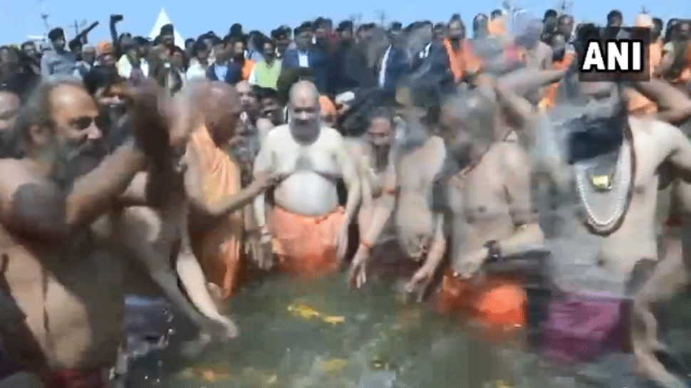 ಕುಂಭಮೇಳ: ತ್ರಿವೇಣಿ ಸಂಗಮದಲ್ಲಿ ಪವಿತ್ರ ಸ್ನಾನ ಮಾಡಿದ ಅಮಿತ್ ಶಾ, ಯೋಗಿ- Video ಕುಂಭಮೇಳ: ತ್ರಿವೇಣಿ ಸಂಗಮದಲ್ಲಿ ಪವಿತ್ರ ಸ್ನಾನ ಮಾಡಿದ ಅಮಿತ್ ಶಾ, ಯೋಗಿ- Video