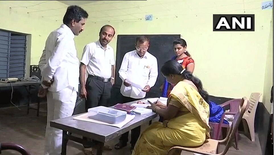 ಲೋಕಸಭಾ ಚುನಾವಣೆ 2019: ಇಂದು ರಾಜ್ಯದ 14 ಲೋಕಸಭಾ ಕ್ಷೇತ್ರಗಳಿಗೆ ಮತದಾನ ಲೋಕಸಭಾ ಚುನಾವಣೆ 2019: ಇಂದು ರಾಜ್ಯದ 14 ಲೋಕಸಭಾ ಕ್ಷೇತ್ರಗಳಿಗೆ ಮತದಾನ