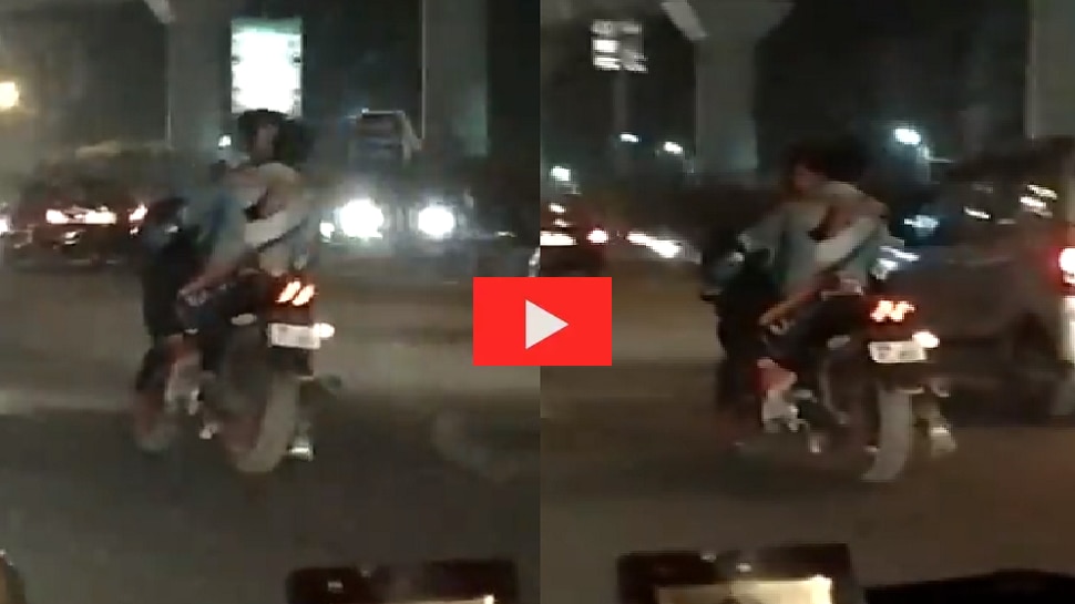Viral Video: ಚಲಿಸುತ್ತಿದ್ದ ಬೈಕ್ನಲ್ಲೇ ಆತನ ಲಿಪ್ ಲಾಕ್ ಮಾಡಿದ ಯುವತಿ! Viral Video: ಚಲಿಸುತ್ತಿದ್ದ ಬೈಕ್ನಲ್ಲೇ ಆತನ ಲಿಪ್ ಲಾಕ್ ಮಾಡಿದ ಯುವತಿ!