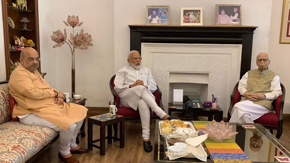 ಬಿಜೆಪಿ ಗೆಲುವಿನ ಬಳಿಕ ಪಕ್ಷದ ಹಿರಿಯ ನಾಯಕ ಅಡ್ವಾಣಿ ಭೇಟಿಯಾದ ಮೋದಿ, ಶಾ ಬಿಜೆಪಿ ಗೆಲುವಿನ ಬಳಿಕ ಪಕ್ಷದ ಹಿರಿಯ ನಾಯಕ ಅಡ್ವಾಣಿ ಭೇಟಿಯಾದ ಮೋದಿ, ಶಾ