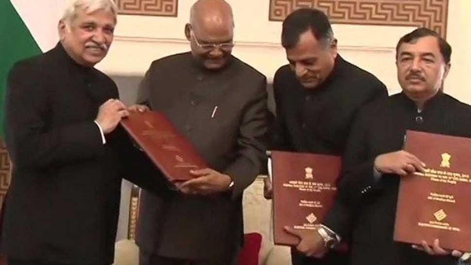 ರಾಷ್ಟ್ರಪತಿಗೆ ಲೋಕಸಭೆ ಚುನಾವಣೆ 2019ರ ವಿಜೇತರ ಪಟ್ಟಿ ಸಲ್ಲಿಸಿದ CEC ಸುನಿಲ್ ಅರೋರ ರಾಷ್ಟ್ರಪತಿಗೆ ಲೋಕಸಭೆ ಚುನಾವಣೆ 2019ರ ವಿಜೇತರ ಪಟ್ಟಿ ಸಲ್ಲಿಸಿದ CEC ಸುನಿಲ್ ಅರೋರ