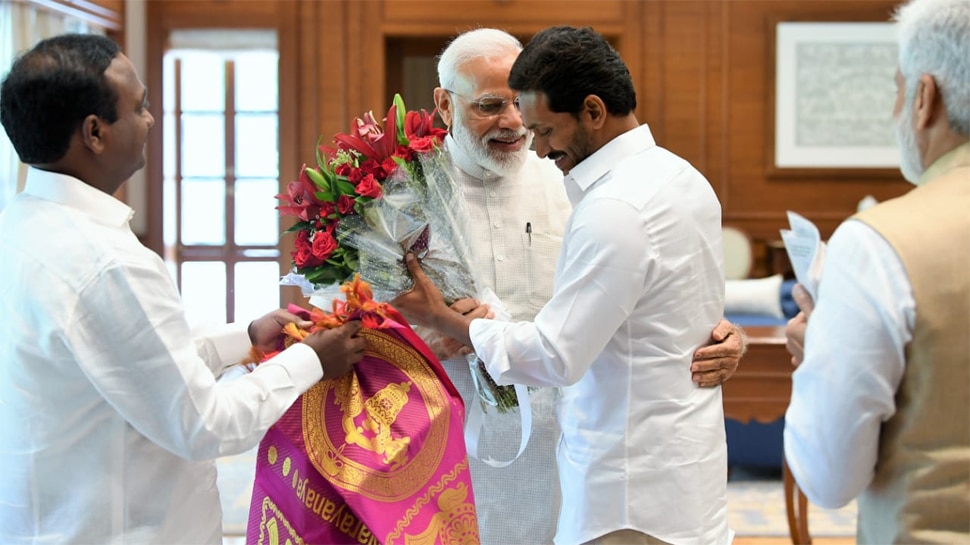 ಆಂಧ್ರಪ್ರದೇಶ ಸಿಎಂ ಆಗಿ ಪ್ರಮಾಣವಚನ ಹಿನ್ನೆಲೆ; ಪ್ರಧಾನಿ ಮೋದಿ ಭೇಟಿಯಾದ ಜಗನ್ ಆಂಧ್ರಪ್ರದೇಶ ಸಿಎಂ ಆಗಿ ಪ್ರಮಾಣವಚನ ಹಿನ್ನೆಲೆ; ಪ್ರಧಾನಿ ಮೋದಿ ಭೇಟಿಯಾದ ಜಗನ್