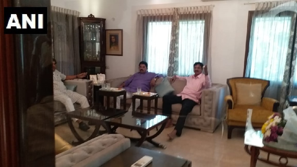 ರಾಜ್ಯದಲ್ಲಿ ಗರಿಗೆದರಿದ ರಾಜಕೀಯ; ಎಸ್.ಎಂ.ಕೃಷ್ಣ ಭೇಟಿ ಬಳಿಕ ರಮೇಶ್ ಜಾರಕಿಹೊಳಿ ಹೇಳಿದ್ದೇನು? ರಾಜ್ಯದಲ್ಲಿ ಗರಿಗೆದರಿದ ರಾಜಕೀಯ; ಎಸ್.ಎಂ.ಕೃಷ್ಣ ಭೇಟಿ ಬಳಿಕ ರಮೇಶ್ ಜಾರಕಿಹೊಳಿ ಹೇಳಿದ್ದೇನು?