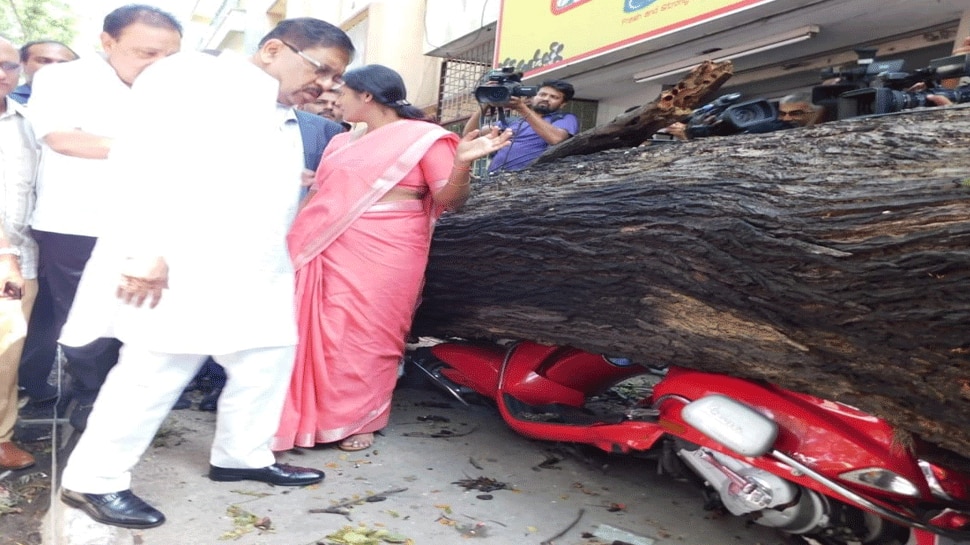 ನಗರದಲ್ಲಿ ಮಳೆಹಾನಿ ಪ್ರದೇಶಗಳನ್ನು ಪರಿಶೀಲಿಸಿದ ಉಪಮುಖ್ಯಮಂತ್ರಿ ಡಾ.ಜಿ. ಪರಮೇಶ್ವರ ನಗರದಲ್ಲಿ ಮಳೆಹಾನಿ ಪ್ರದೇಶಗಳನ್ನು ಪರಿಶೀಲಿಸಿದ ಉಪಮುಖ್ಯಮಂತ್ರಿ ಡಾ.ಜಿ. ಪರಮೇಶ್ವರ