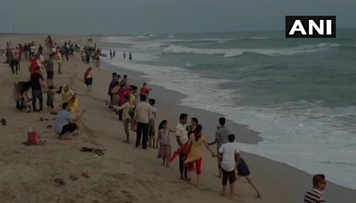 ಗುಜರಾತ್ : 'ವಾಯು' ಚಂಡಮಾರುತ ಹಿನ್ನೆಲೆ 2.5 ಲಕ್ಷಕ್ಕೂ ಅಧಿಕ ಜನರ ಸ್ಥಳಾಂತರ ಗುಜರಾತ್ : 'ವಾಯು' ಚಂಡಮಾರುತ ಹಿನ್ನೆಲೆ 2.5 ಲಕ್ಷಕ್ಕೂ ಅಧಿಕ ಜನರ ಸ್ಥಳಾಂತರ