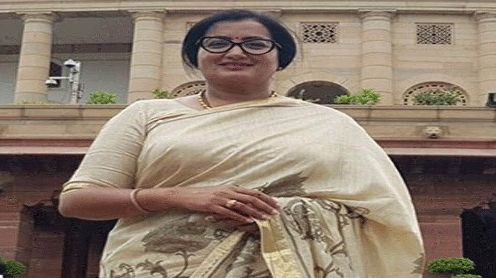 ಪ್ರಮಾಣವಚನ ಸ್ವೀಕಾರದ ಅನುಭವ ಹಂಚಿಕೊಂಡ ಮಂಡ್ಯ ಸಂಸದೆ ಸುಮಲತಾ ಅಂಬರೀಶ್ ಪ್ರಮಾಣವಚನ ಸ್ವೀಕಾರದ ಅನುಭವ ಹಂಚಿಕೊಂಡ ಮಂಡ್ಯ ಸಂಸದೆ ಸುಮಲತಾ ಅಂಬರೀಶ್