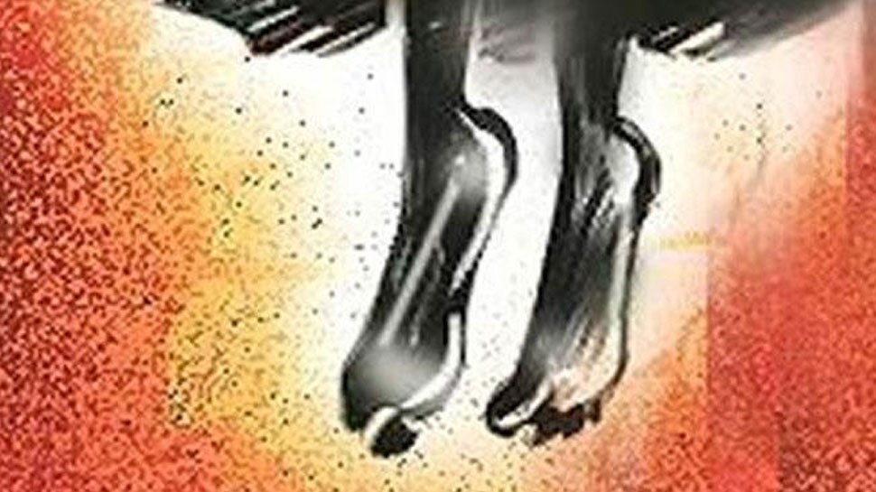ಆಸ್ಪತ್ರೆ ಆವರಣದಲ್ಲಿಯೇ ವೈದ್ಯೆ ಆತ್ಮಹತ್ಯೆ, ತನಿಖೆಗೆ ಆದೇಶ ಆಸ್ಪತ್ರೆ ಆವರಣದಲ್ಲಿಯೇ ವೈದ್ಯೆ ಆತ್ಮಹತ್ಯೆ, ತನಿಖೆಗೆ ಆದೇಶ