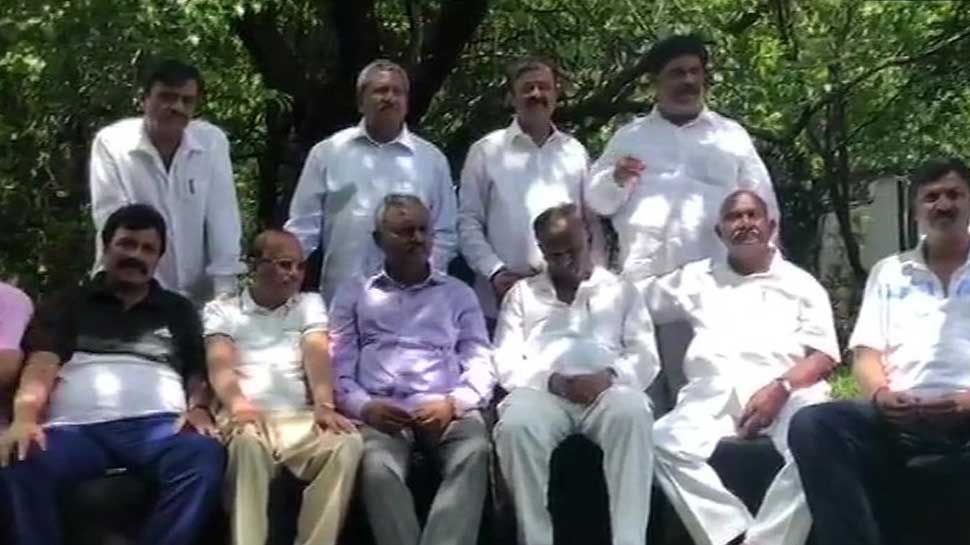 'ಒಂದು ತತ್ವ ಸಿದ್ಧಾಂತ, ಕಾರ್ಯಕ್ರಮಗಳ ಹಿನ್ನಲೆಯಲ್ಲಿ ರಾಜೀನಾಮೆ ನೀಡಿದ್ದೇವೆ' 'ಒಂದು ತತ್ವ ಸಿದ್ಧಾಂತ, ಕಾರ್ಯಕ್ರಮಗಳ ಹಿನ್ನಲೆಯಲ್ಲಿ ರಾಜೀನಾಮೆ ನೀಡಿದ್ದೇವೆ'