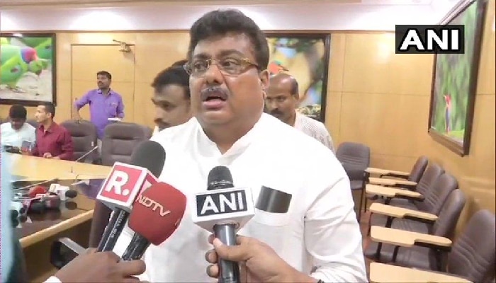 ಗೃಹ ಸಚಿವ ಎಂ.ಬಿ ಪಾಟೀಲ್ ಗೆ ಸ್ಪೀಕರ್ ರಮೇಶ್ ಕುಮಾರ್ ತರಾಟೆ ಗೃಹ ಸಚಿವ ಎಂ.ಬಿ ಪಾಟೀಲ್ ಗೆ ಸ್ಪೀಕರ್ ರಮೇಶ್ ಕುಮಾರ್ ತರಾಟೆ
