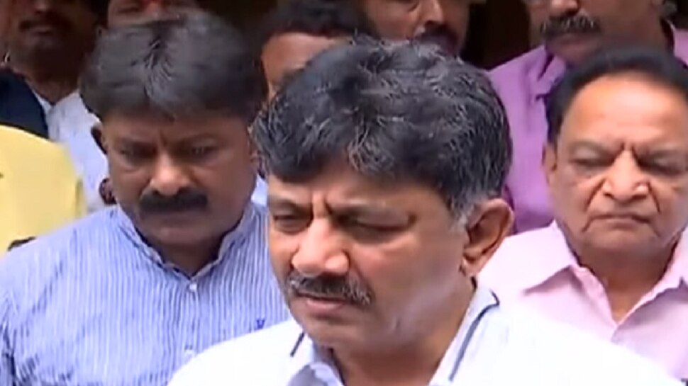 ತೃಪ್ತ ಶಾಸಕರಿಗೆ ಮಂತ್ರಿ ಸ್ಥಾನ ಕೊಡ್ಲಿಲ್ಲ ಅಂದ್ರೆ ಯಡಿಯೂರಪ್ಪ ಕಥೆ ಗೋವಿಂದಾ, ಗೋವಿಂದಾ: ಡಿಕೆಶಿ ವ್ಯಂಗ್ಯ ತೃಪ್ತ ಶಾಸಕರಿಗೆ ಮಂತ್ರಿ ಸ್ಥಾನ ಕೊಡ್ಲಿಲ್ಲ ಅಂದ್ರೆ ಯಡಿಯೂರಪ್ಪ ಕಥೆ ಗೋವಿಂದಾ, ಗೋವಿಂದಾ: ಡಿಕೆಶಿ ವ್ಯಂಗ್ಯ