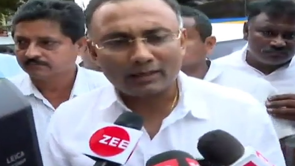 ಶಾಸಕರ ಅನರ್ಹತೆ ಪ್ರಕರಣ: ಸುಪ್ರೀಂಕೋರ್ಟಿಗೆ ದಿನೇಶ್ ಗುಂಡೂರಾವ್ ಕೇವಿಯಟ್ ಸಲ್ಲಿಕೆ ಶಾಸಕರ ಅನರ್ಹತೆ ಪ್ರಕರಣ: ಸುಪ್ರೀಂಕೋರ್ಟಿಗೆ ದಿನೇಶ್ ಗುಂಡೂರಾವ್ ಕೇವಿಯಟ್ ಸಲ್ಲಿಕೆ
