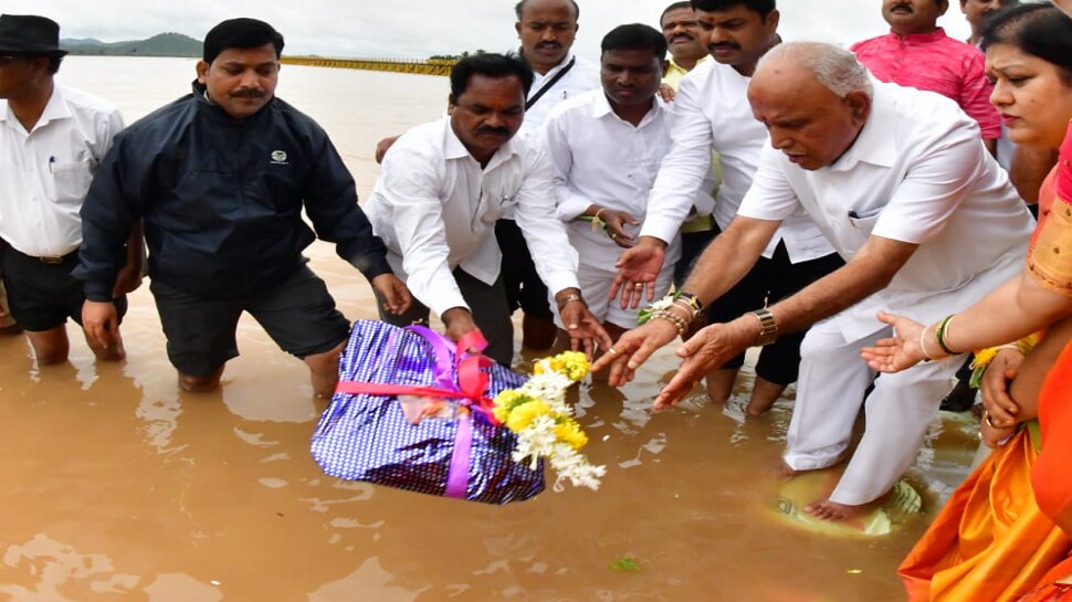 VIDEO: ಅಂಜನಾಪುರ ಜಲಾಶಯಕ್ಕೆ ಬಾಗಿನ ಅರ್ಪಿಸಿದ ಸಿಎಂ ಯಡಿಯೂರಪ್ಪ VIDEO: ಅಂಜನಾಪುರ ಜಲಾಶಯಕ್ಕೆ ಬಾಗಿನ ಅರ್ಪಿಸಿದ ಸಿಎಂ ಯಡಿಯೂರಪ್ಪ
