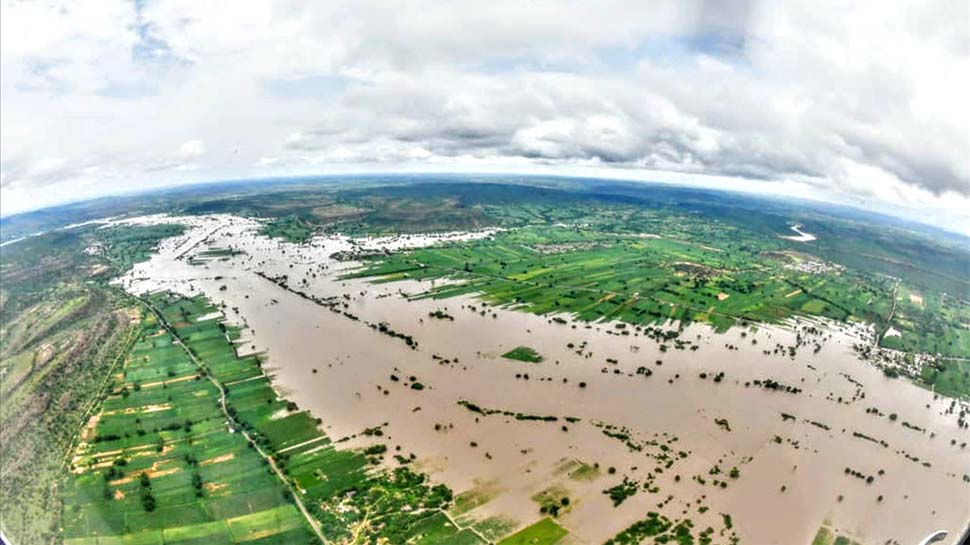 ಭಾರತದಾದ್ಯಂತ ಭೀಕರ ಪ್ರವಾಹಕ್ಕೆ 500 ಕ್ಕೂ ಅಧಿಕ ಸಾವು ಭಾರತದಾದ್ಯಂತ ಭೀಕರ ಪ್ರವಾಹಕ್ಕೆ 500 ಕ್ಕೂ ಅಧಿಕ ಸಾವು
