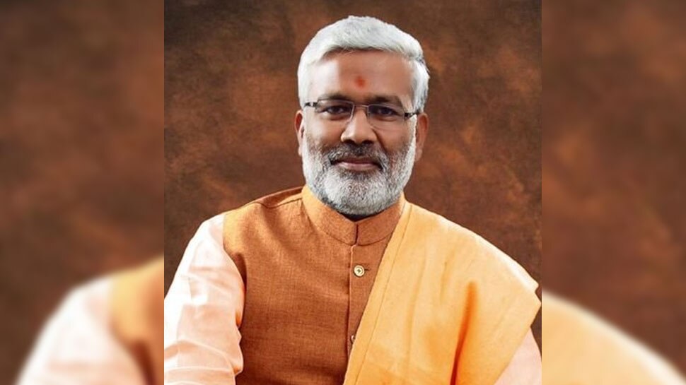 ಯೋಗಿ ಆದಿತ್ಯನಾಥ್ ಕ್ಯಾಬಿನೆಟ್ಗೆ ರಾಜೀನಾಮೆ ನೀಡಿದ ಸ್ವತಂತ್ರ ದೇವ್ ಸಿಂಗ್ ಯೋಗಿ ಆದಿತ್ಯನಾಥ್ ಕ್ಯಾಬಿನೆಟ್ಗೆ ರಾಜೀನಾಮೆ ನೀಡಿದ ಸ್ವತಂತ್ರ ದೇವ್ ಸಿಂಗ್