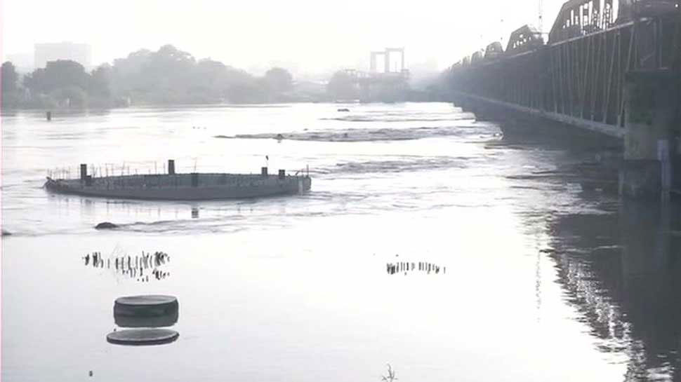 ದೆಹಲಿಯಲ್ಲಿ ಪ್ರವಾಹ ಭೀತಿ; ತಗ್ಗು ಪ್ರದೇಶಗಳಲ್ಲಿದ್ದ 10 ಸಾವಿರ ಜನರ ಸ್ಥಳಾಂತರ ದೆಹಲಿಯಲ್ಲಿ ಪ್ರವಾಹ ಭೀತಿ; ತಗ್ಗು ಪ್ರದೇಶಗಳಲ್ಲಿದ್ದ 10 ಸಾವಿರ ಜನರ ಸ್ಥಳಾಂತರ