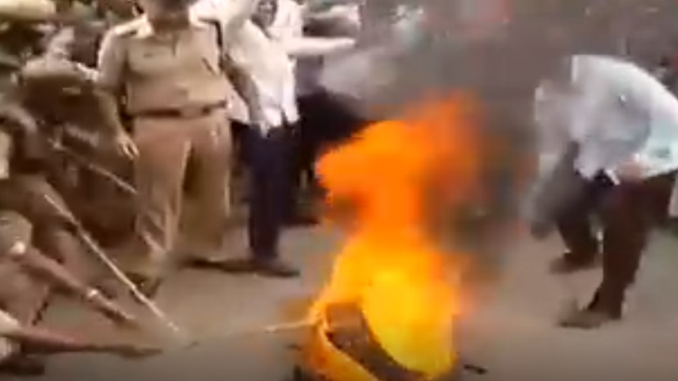 ಬಂದ್ ಹಿನ್ನೆಲೆ: ರಾಮನಗರದಲ್ಲಿ ನಾಳೆಯೂ ಶಾಲಾ-ಕಾಲೇಜುಗಳಿಗೆ ರಜೆ ಘೋಷಣೆ ಬಂದ್ ಹಿನ್ನೆಲೆ: ರಾಮನಗರದಲ್ಲಿ ನಾಳೆಯೂ ಶಾಲಾ-ಕಾಲೇಜುಗಳಿಗೆ ರಜೆ ಘೋಷಣೆ