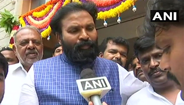 ಸರ್ಕಾರಿ ಆಸ್ಪತ್ರೆ ವೈದ್ಯರಿಗೆ ಆರೋಗ್ಯ ಸಚಿವ ಶ್ರೀರಾಮುಲು ಖಡಕ್ ವಾರ್ನಿಂಗ್ ಸರ್ಕಾರಿ ಆಸ್ಪತ್ರೆ ವೈದ್ಯರಿಗೆ ಆರೋಗ್ಯ ಸಚಿವ ಶ್ರೀರಾಮುಲು ಖಡಕ್ ವಾರ್ನಿಂಗ್