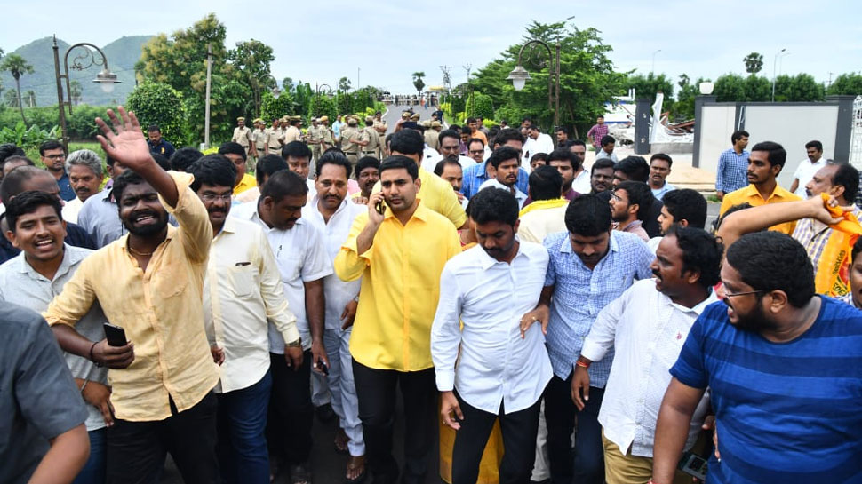 ಚಂದ್ರಬಾಬು ನಾಯ್ಡು, ಮಗ ನಾರಾ ಲೋಕೇಶ್ ಸೇರಿದಂತೆ ಹಲವು ಟಿಡಿಪಿ ನಾಯಕರಿಗೆ ಗೃಹ ಬಂಧನ! ಚಂದ್ರಬಾಬು ನಾಯ್ಡು, ಮಗ ನಾರಾ ಲೋಕೇಶ್ ಸೇರಿದಂತೆ ಹಲವು ಟಿಡಿಪಿ ನಾಯಕರಿಗೆ ಗೃಹ ಬಂಧನ!