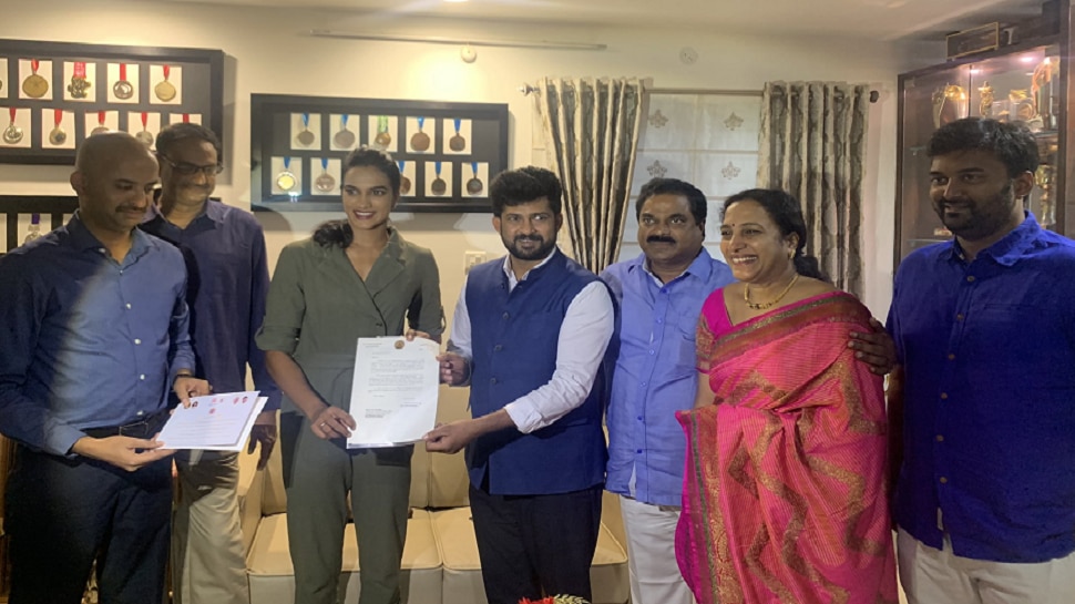 ಮೈಸೂರು ದಸರಾ 2019: ಯುವ ದಸರಾ ಉದ್ಘಾಟನೆಗೆ ಪಿ.ವಿ.ಸಿಂಧುಗೆ ಅಧಿಕೃತ ಆಹ್ವಾನ ಮೈಸೂರು ದಸರಾ 2019: ಯುವ ದಸರಾ ಉದ್ಘಾಟನೆಗೆ ಪಿ.ವಿ.ಸಿಂಧುಗೆ ಅಧಿಕೃತ ಆಹ್ವಾನ