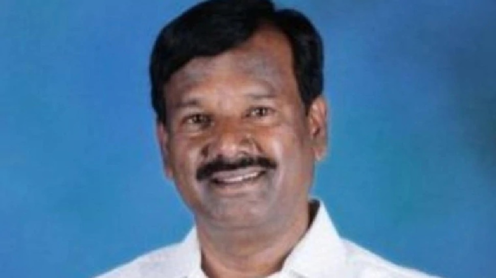 ದಲಿತ ಸಂಸದರಿಗೆ ಊರು ಪ್ರವೇಶಿಸಲು ನಿರ್ಬಂಧ! ಗೊಲ್ಲರಹಟ್ಟಿಯಲ್ಲಿ ಜೀವಂತವಾಗಿದೆ ಅಸ್ಪೃಶ್ಯತೆ ದಲಿತ ಸಂಸದರಿಗೆ ಊರು ಪ್ರವೇಶಿಸಲು ನಿರ್ಬಂಧ! ಗೊಲ್ಲರಹಟ್ಟಿಯಲ್ಲಿ ಜೀವಂತವಾಗಿದೆ ಅಸ್ಪೃಶ್ಯತೆ