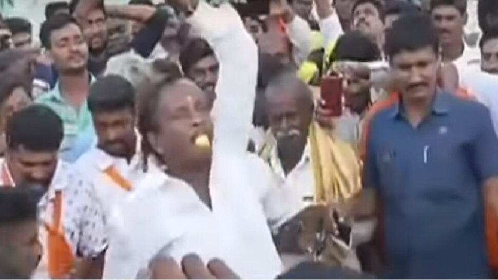 ಗಣಪತಿ ವಿಸರ್ಜನೆ ವೇಳೆ ಬಾಯಲ್ಲಿ ನಿಂಬೆಹಣ್ಣು ಇಟ್ಕೊಂಡು ಎಂಟಿಬಿ ಡ್ಯಾನ್ಸ್! ಗಣಪತಿ ವಿಸರ್ಜನೆ ವೇಳೆ ಬಾಯಲ್ಲಿ ನಿಂಬೆಹಣ್ಣು ಇಟ್ಕೊಂಡು ಎಂಟಿಬಿ ಡ್ಯಾನ್ಸ್!