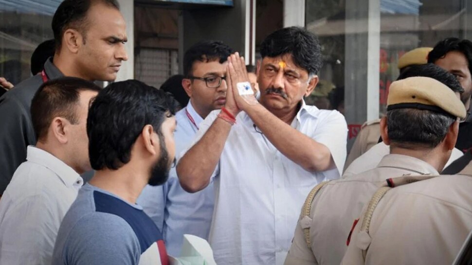 ಸ್ವಲ್ಪ ಉದಾಸೀನ ಮಾಡಿದ್ದರೂ ಡಿಕೆಶಿಗೆ ಹಾರ್ಟ್ ಅಟ್ಯಾಕ್ ಆಗುತ್ತಿತ್ತು: ಸಿಂಘ್ವಿ ಸ್ವಲ್ಪ ಉದಾಸೀನ ಮಾಡಿದ್ದರೂ ಡಿಕೆಶಿಗೆ ಹಾರ್ಟ್ ಅಟ್ಯಾಕ್ ಆಗುತ್ತಿತ್ತು: ಸಿಂಘ್ವಿ