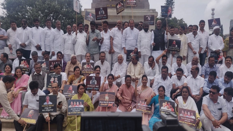 ಕೇಂದ್ರ, ರಾಜ್ಯ ಸರ್ಕಾರದ ವಿರುದ್ಧ ಸೆ. 24ರಂದು ಬೆಳಗಾವಿಯಲ್ಲಿ ಬೃಹತ್ ಪತ್ರಿಭಟನೆ ನಡೆಸಲು ಕಾಂಗ್ರೆಸ್ ಸಜ್ಜು ಕೇಂದ್ರ, ರಾಜ್ಯ ಸರ್ಕಾರದ ವಿರುದ್ಧ ಸೆ. 24ರಂದು ಬೆಳಗಾವಿಯಲ್ಲಿ ಬೃಹತ್ ಪತ್ರಿಭಟನೆ ನಡೆಸಲು ಕಾಂಗ್ರೆಸ್ ಸಜ್ಜು