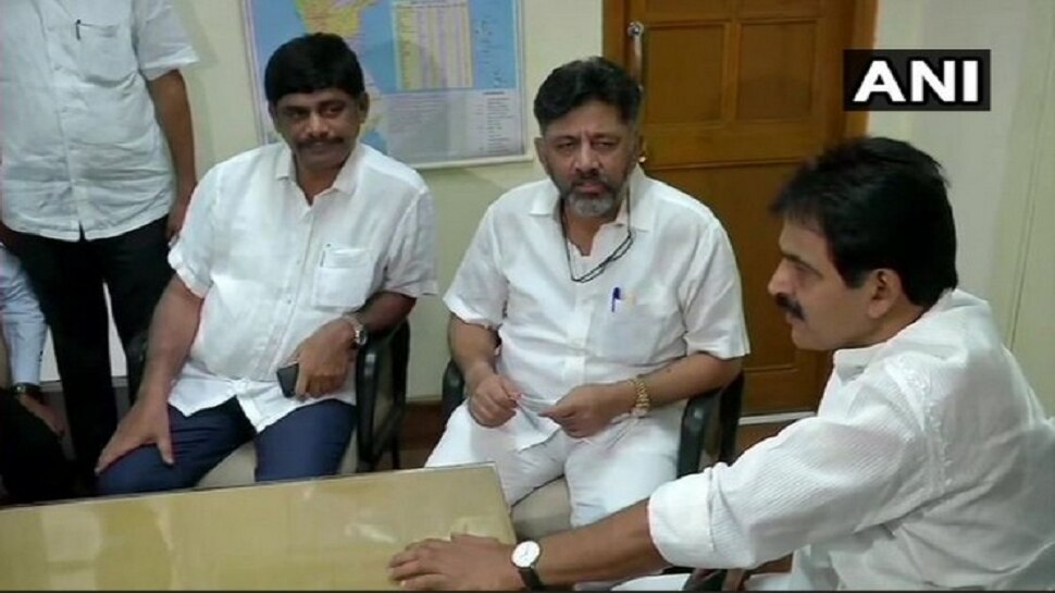 ಬಿಡುಗಡೆ ಬಳಿಕ ಕಾಂಗ್ರೆಸ್ ನಾಯಕ ಕೆ.ಸಿ.ವೇಣುಗೋಪಾಲ್ ಭೇಟಿ ಮಾಡಿದ ಡಿಕೆಶಿ ಬಿಡುಗಡೆ ಬಳಿಕ ಕಾಂಗ್ರೆಸ್ ನಾಯಕ ಕೆ.ಸಿ.ವೇಣುಗೋಪಾಲ್ ಭೇಟಿ ಮಾಡಿದ ಡಿಕೆಶಿ
