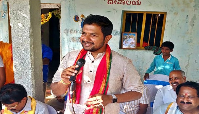 ಶರತ್ ಬಚ್ಚೇಗೌಡ, ಕವಿರಾಜ್ ಅರಸ್ ರನ್ನು ಉಚ್ಚಾಟಿಸಿದ ಬಿಜೆಪಿ ಶರತ್ ಬಚ್ಚೇಗೌಡ, ಕವಿರಾಜ್ ಅರಸ್ ರನ್ನು ಉಚ್ಚಾಟಿಸಿದ ಬಿಜೆಪಿ