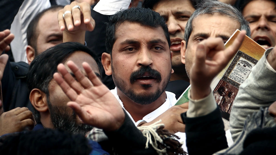 ಭೀಮ್ ಆರ್ಮಿ ಮುಖ್ಯಸ್ಥ ಚಂದ್ರಶೇಖರ್ ಆಜಾದ್ ಗೆ ಏಮ್ಸ್ ನಲ್ಲಿ ಚಿಕಿತ್ಸೆ ನೀಡಿ- ದೆಹಲಿ ಕೋರ್ಟ್ ಆದೇಶ ಭೀಮ್ ಆರ್ಮಿ ಮುಖ್ಯಸ್ಥ ಚಂದ್ರಶೇಖರ್ ಆಜಾದ್ ಗೆ ಏಮ್ಸ್ ನಲ್ಲಿ ಚಿಕಿತ್ಸೆ ನೀಡಿ- ದೆಹಲಿ ಕೋರ್ಟ್ ಆದೇಶ