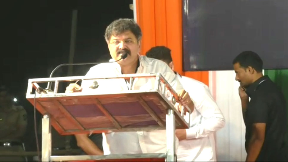 CAA: 'ಮುಸ್ಲಿಮರು ತಮ್ಮ ಪೂರ್ವಜರ ಗೋರಿಗಳನ್ನು ತೋರಿಸಬಹುದು ಆದರೆ, ಹಿಂದೂಗಳು?' CAA: 'ಮುಸ್ಲಿಮರು ತಮ್ಮ ಪೂರ್ವಜರ ಗೋರಿಗಳನ್ನು ತೋರಿಸಬಹುದು ಆದರೆ, ಹಿಂದೂಗಳು?'