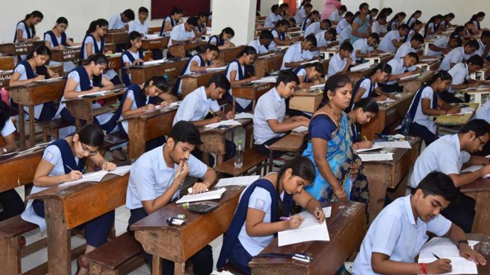 ಕೊರೊನಾಗೆ ಕರ್ನಾಟಕ ತತ್ತರ: SSLC-PUC ಪರೀಕ್ಷೆ ಮುಂದೂಡಿಕೆ ಕೊರೊನಾಗೆ ಕರ್ನಾಟಕ ತತ್ತರ: SSLC-PUC ಪರೀಕ್ಷೆ ಮುಂದೂಡಿಕೆ