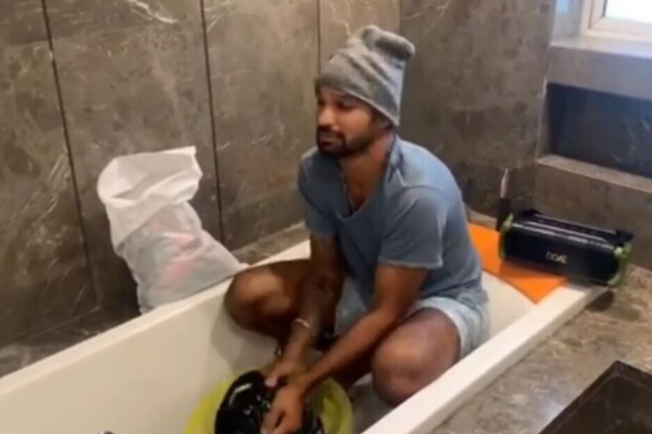 funny video:ಬಟ್ಟೆ ಒಗೆಯುವುದು, ವಾಶ್ ರೂಂ ಕ್ಲೀನ್ : ಮನೆಯಲ್ಲಿ ಹೀಗಿದೆ ಕ್ರಿಕೆಟರ್ ಶಿಖರ್ ಧವನ್ ಜೀವನ...! funny video:ಬಟ್ಟೆ ಒಗೆಯುವುದು, ವಾಶ್ ರೂಂ ಕ್ಲೀನ್ : ಮನೆಯಲ್ಲಿ ಹೀಗಿದೆ ಕ್ರಿಕೆಟರ್ ಶಿಖರ್ ಧವನ್ ಜೀವನ...!