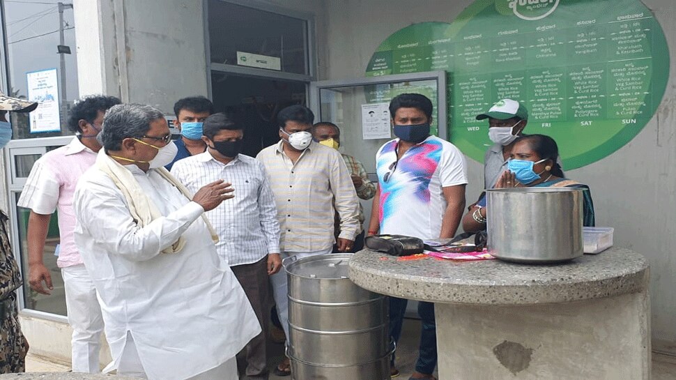 ಇಂದಿರಾ ಕ್ಯಾಂಟೀನ್ಗಳಿಗೆ ಭೇಟಿ ನೀಡಿ ರಿಯಾಲಿಟಿ ಚೆಕ್ ಮಾಡಿದ ಸಿದ್ದರಾಮಯ್ಯ ಇಂದಿರಾ ಕ್ಯಾಂಟೀನ್ಗಳಿಗೆ ಭೇಟಿ ನೀಡಿ ರಿಯಾಲಿಟಿ ಚೆಕ್ ಮಾಡಿದ ಸಿದ್ದರಾಮಯ್ಯ