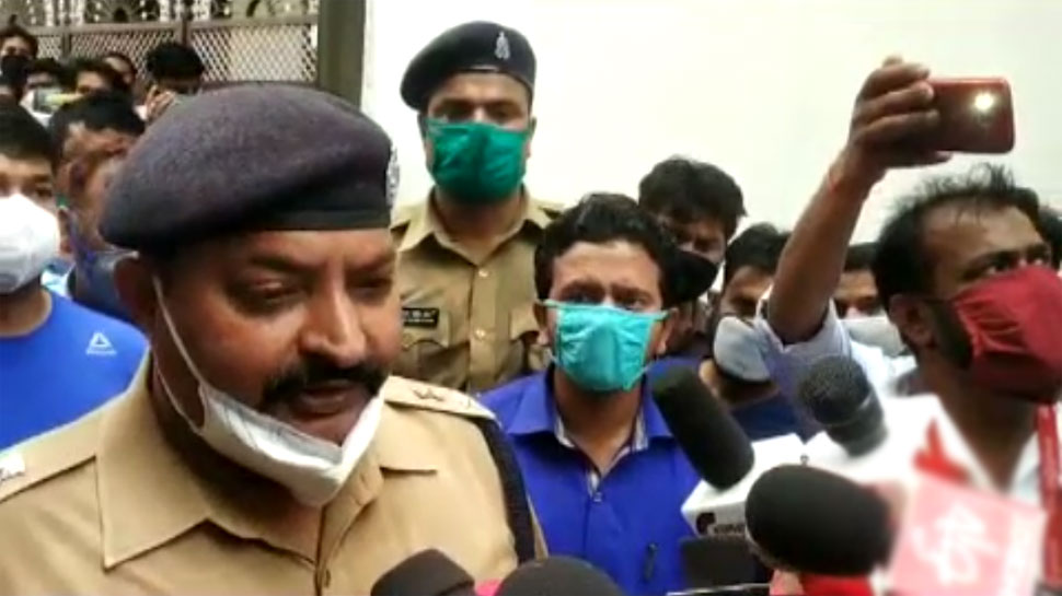 ಒಂದೇ ಕುಟುಂಬದ 5 ಸದಸ್ಯರ ಮೃತದೇಹ ಪತ್ತೆ: ಉತ್ತರ ಪ್ರದೇಶದಲ್ಲೊಂದು ಆಘಾತಕಾರಿ ಘಟನೆ ಒಂದೇ ಕುಟುಂಬದ 5 ಸದಸ್ಯರ ಮೃತದೇಹ ಪತ್ತೆ: ಉತ್ತರ ಪ್ರದೇಶದಲ್ಲೊಂದು ಆಘಾತಕಾರಿ ಘಟನೆ