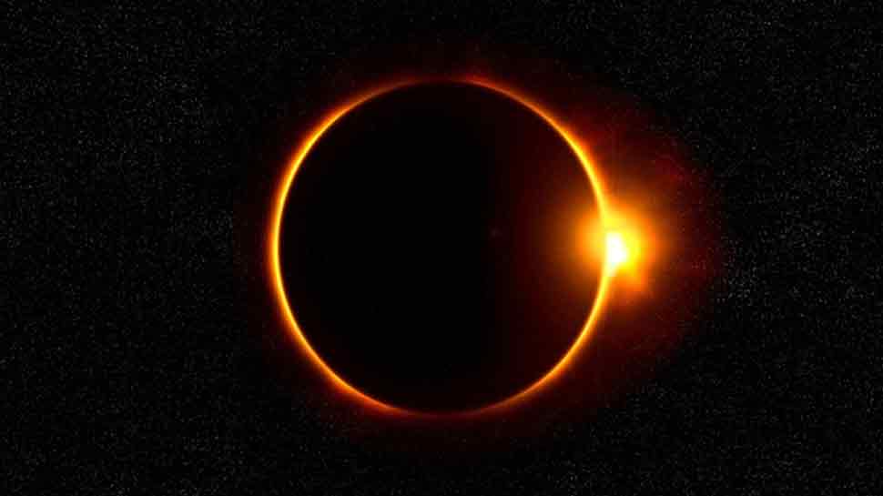 Solar Eclipse 2020: ಜೂನ್ 21ರಂದು ಸಂಭವಿಸಲಿರುವ ಸೂರ್ಯಗ್ರಹಣದ ವಿಶೇಷತೆ ತಿಳಿಯಿರಿ Solar Eclipse 2020: ಜೂನ್ 21ರಂದು ಸಂಭವಿಸಲಿರುವ ಸೂರ್ಯಗ್ರಹಣದ ವಿಶೇಷತೆ ತಿಳಿಯಿರಿ