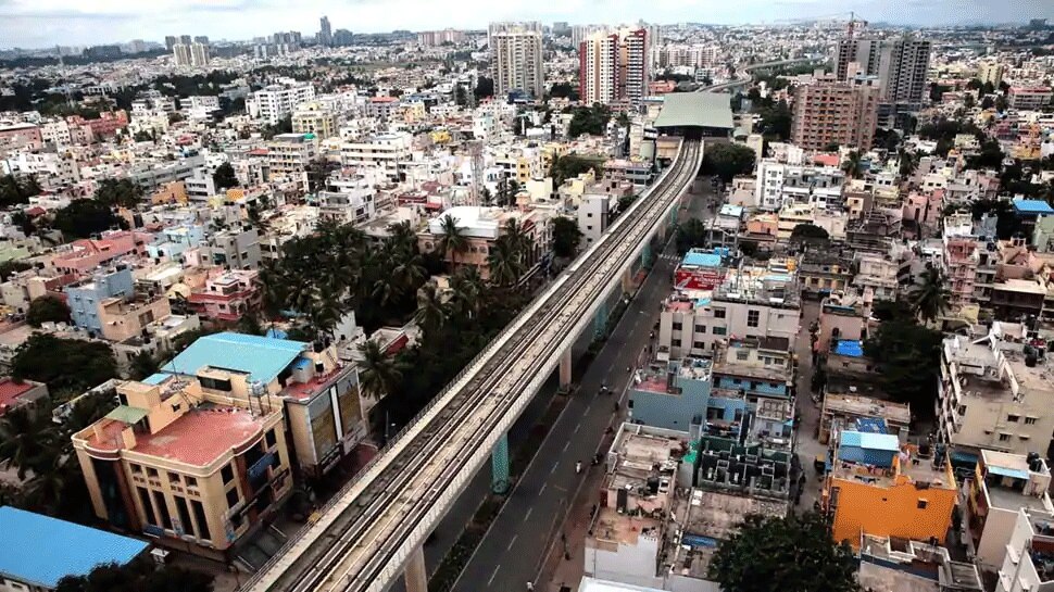 ಬೆಂಗಳೂರಿನಲ್ಲಿ ಸಂಡೆ ಲಾಕ್ಡೌನ್ : ರಸ್ತೆಗಳು ಬಂದ್, ಅಗತ್ಯ ವಸ್ತುಗಳ ಮಾರಾಟಕ್ಕಷ್ಟೇ ಅವಕಾಶ ಬೆಂಗಳೂರಿನಲ್ಲಿ ಸಂಡೆ ಲಾಕ್ಡೌನ್ : ರಸ್ತೆಗಳು ಬಂದ್, ಅಗತ್ಯ ವಸ್ತುಗಳ ಮಾರಾಟಕ್ಕಷ್ಟೇ ಅವಕಾಶ