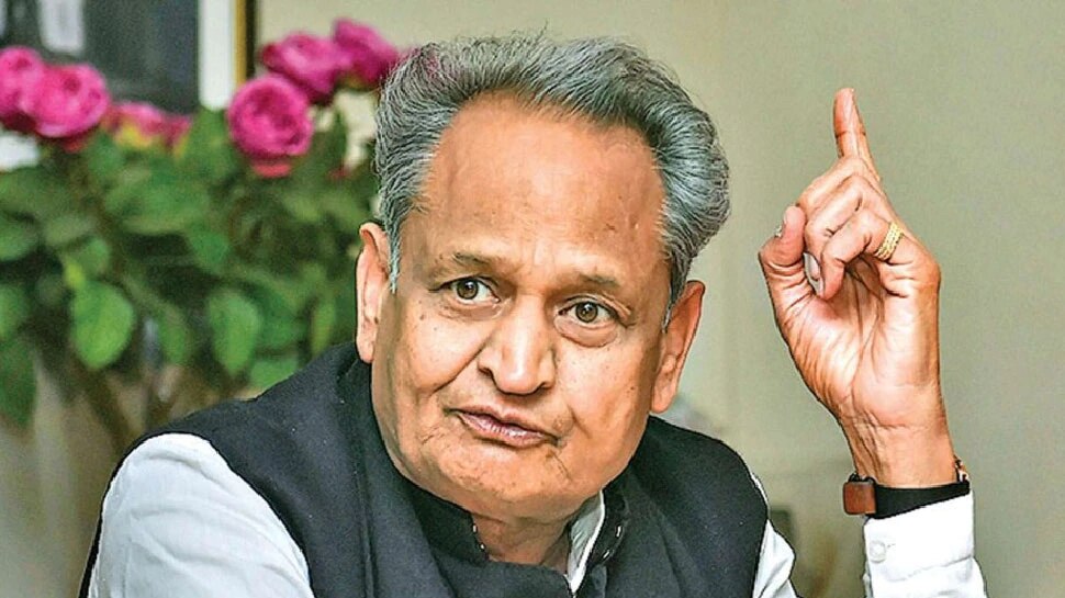 ರಾಜಸ್ಥಾನದಲ್ಲಿನ ತಮಾಶಾವನ್ನು ಪ್ರಧಾನಿ ಮೋದಿ ನಿಲ್ಲಿಸಲಿ-ಸಿಎಂ ಅಶೋಕ್ ಗೆಹ್ಲೋಟ್ ರಾಜಸ್ಥಾನದಲ್ಲಿನ ತಮಾಶಾವನ್ನು ಪ್ರಧಾನಿ ಮೋದಿ ನಿಲ್ಲಿಸಲಿ-ಸಿಎಂ ಅಶೋಕ್ ಗೆಹ್ಲೋಟ್