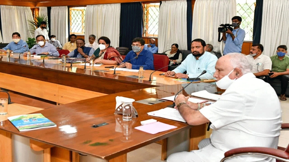 ಸ್ವತಂತ್ರ್ಯ ದಿನಾಚರಣೆ ಅನುದಾನ ಕಟ್ ಮಾಡಿದ ರಾಜ್ಯ ಸರ್ಕಾರ, ಸರಳವಾಗಿ ಆಚರಿಸುವಂತೆ ಸೂಚನೆ ಸ್ವತಂತ್ರ್ಯ ದಿನಾಚರಣೆ ಅನುದಾನ ಕಟ್ ಮಾಡಿದ ರಾಜ್ಯ ಸರ್ಕಾರ, ಸರಳವಾಗಿ ಆಚರಿಸುವಂತೆ ಸೂಚನೆ