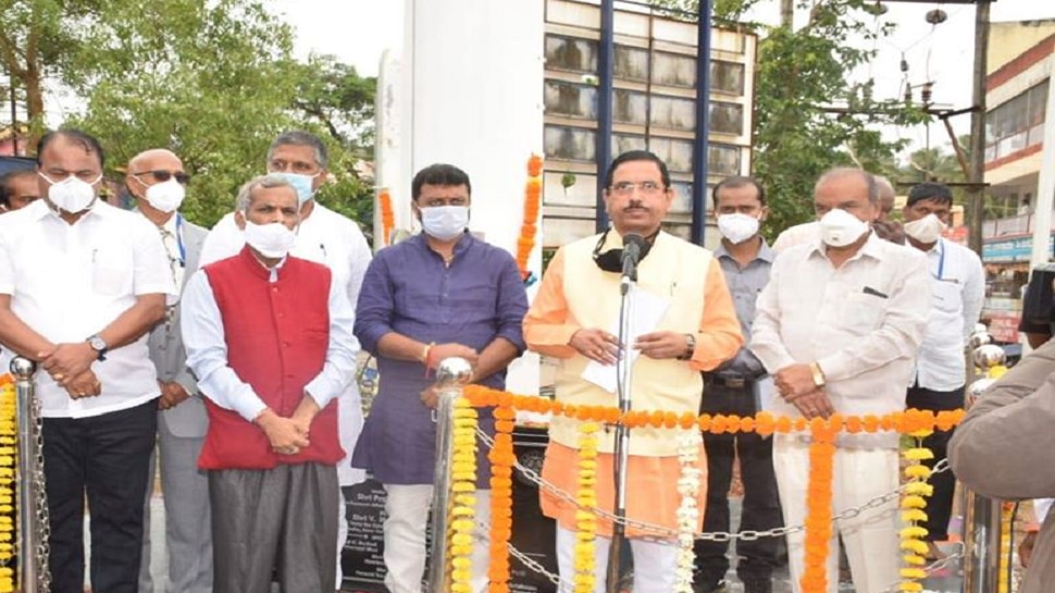 ಹಿಂದಿ ಬಳಕೆಗೆ ವಿರೋಧ ಬೇಡ- ಕೇಂದ್ರ ಸಚಿವ ಪ್ರಹ್ಲಾದ್ ಜೋಶಿ ಹಿಂದಿ ಬಳಕೆಗೆ ವಿರೋಧ ಬೇಡ- ಕೇಂದ್ರ ಸಚಿವ ಪ್ರಹ್ಲಾದ್ ಜೋಶಿ