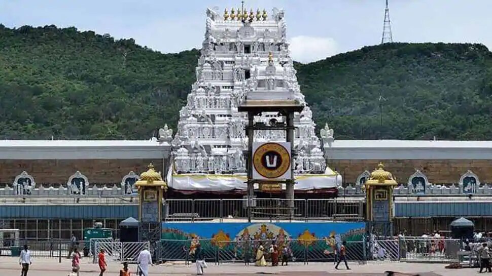 Tirupati Devasthaanamನಲ್ಲಿ ಇದುವರೆಗೆ 743 ಸಿಬ್ಬಂದಿಗಳಿಗೆ ಕೊರೊನಾ ಸೋಂಕು, ಮೂವರ ಸಾವು Tirupati Devasthaanamನಲ್ಲಿ ಇದುವರೆಗೆ 743 ಸಿಬ್ಬಂದಿಗಳಿಗೆ ಕೊರೊನಾ ಸೋಂಕು, ಮೂವರ ಸಾವು