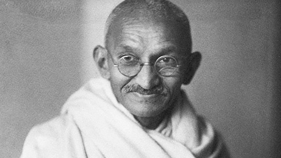 ಲಂಡನ್ನಲ್ಲಿ ಗಾಂಧೀಜಿಯ ಗೋಲ್ಡ್ ಪ್ಲೇಟೆಡ್ ಗ್ಲಾಸ್ಗಳ ಹರಾಜು, ಬೆಲೆ ಎಷ್ಟೆಂದು ತಿಳಿಯಿರಿ ಲಂಡನ್ನಲ್ಲಿ ಗಾಂಧೀಜಿಯ ಗೋಲ್ಡ್ ಪ್ಲೇಟೆಡ್ ಗ್ಲಾಸ್ಗಳ ಹರಾಜು, ಬೆಲೆ ಎಷ್ಟೆಂದು ತಿಳಿಯಿರಿ